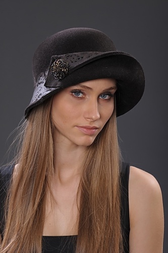 Шляпа из велюра "Венеция" темно-коричневая