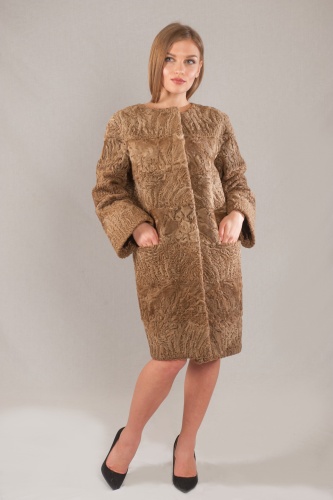 Пальто из меха афганского каракуля золотое